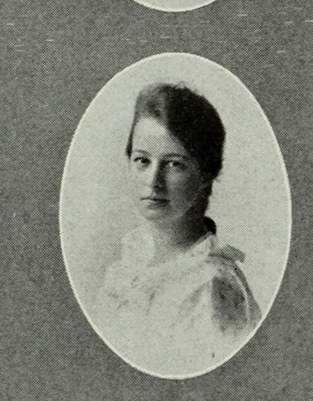Wynna Wright in the 1916 Newton High School yearbook