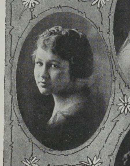 Yearbook portrait of Edith L. Moore, Somerville High School, class of 1922
